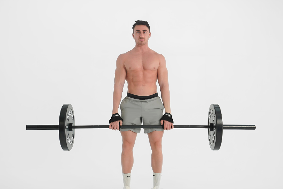 Athlète xtremefit portant les sangles de musculation en forme de 8 lors d'un de nos shooting. Xtremefit des équipements de musculation, powerlifting, haltérophilie de haute qualité