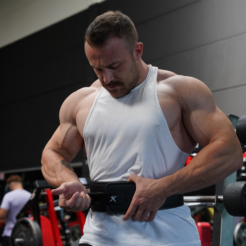 Ceinture de force sur athlète de musculation