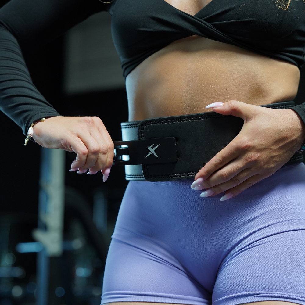 Ceinture de force muscu en salle de fitness