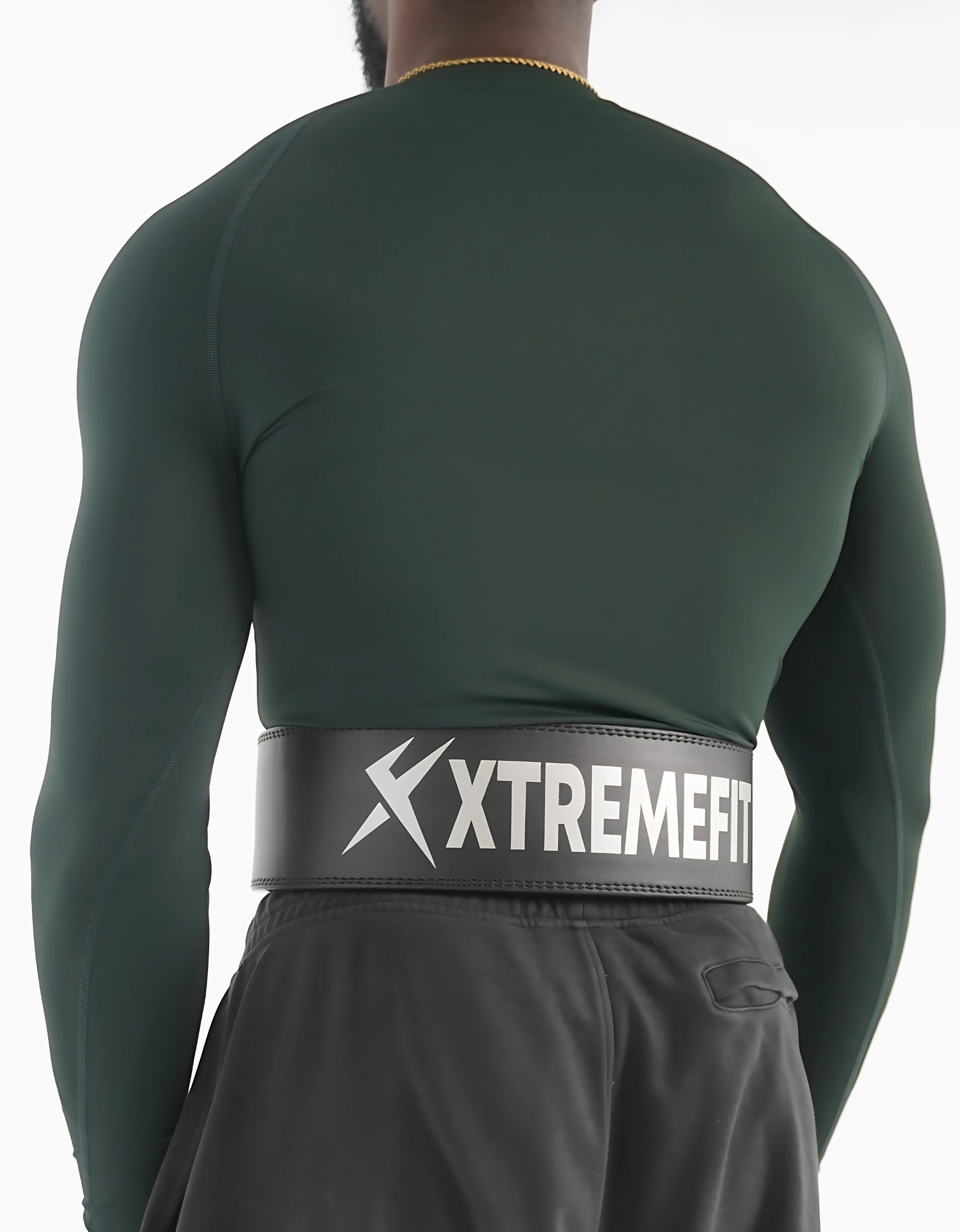 Athlète de dos avec une ceinture de muscu xtremefit noir en cuir de haute qualité d'épaisseur 13MM
